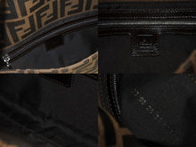 画像をギャラリービューアに読み込む, 極美品 FENDI フェンディ マンマバケット ワンショルダーバッグ 26424 ズッカ柄 キャンバス レザー ブラウン シルバー金具 中古 4b005921