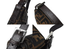 画像をギャラリービューアに読み込む, 極美品 FENDI フェンディ マンマバケット ワンショルダーバッグ 26424 ズッカ柄 キャンバス レザー ブラウン シルバー金具 中古 4b005921