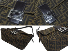 画像をギャラリービューアに読み込む, FENDI フェンディ マンマバケット ショルダーバッグ ズッカ柄 コットンキャンバス レザー ブラウン シルバー金具 美品 中古 4b005923