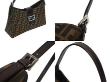 Load image into Gallery viewer, 極美品 FENDI フェンディ マンマバケット ショルダーバッグ ズッカ柄 台形 コットンキャンバス レザー ブラウン シルバー金具 中古 4b005925