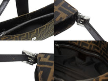 Load image into Gallery viewer, 極美品 FENDI フェンディ マンマバケット ショルダーバッグ ズッカ柄 台形 コットンキャンバス レザー ブラウン シルバー金具 中古 4b005925