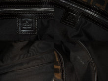 Load image into Gallery viewer, 極美品 FENDI フェンディ マンマバケット ショルダーバッグ ズッカ柄 台形 コットンキャンバス レザー ブラウン シルバー金具 中古 4b005925