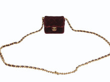 Load image into Gallery viewer, CHANEL シャネル ミニミニ マトラッセ チェーンショルダーポーチ 1番台 ココマーク ベロア ボルドー ゴールド金具 美品 中古 4b005931