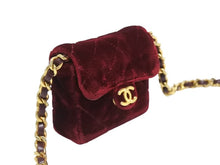 Load image into Gallery viewer, CHANEL シャネル ミニミニ マトラッセ チェーンショルダーポーチ 1番台 ココマーク ベロア ボルドー ゴールド金具 美品 中古 4b005931
