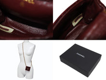 Load image into Gallery viewer, CHANEL シャネル ミニミニ マトラッセ チェーンショルダーポーチ 1番台 ココマーク ベロア ボルドー ゴールド金具 美品 中古 4b005931