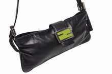 画像をギャラリービューアに読み込む, FENDI フェンディ マンマバケット型 ショルダーバッグ FF金具 レザー ブラック シルバー金具 美品 中古 4b005935