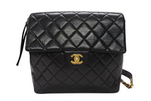 Load image into Gallery viewer, CHANEL シャネル マトラッセラムスキン チェーン スクエアリュック ココマーク ブラック ゴールド金具 美品 中古 4b005940