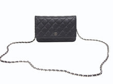 Load image into Gallery viewer, 極美品 CHANEL シャネル クラシック チェーンウォレット AP0250 30番台 キャビアスキン ココマーク キルティング ブラック 中古 4b005962