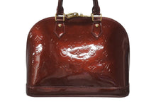 Load image into Gallery viewer, LOUIS VUITTON ルイヴィトン アルマPM ハンドバッグ M91691 モノグラム ヴェルニ ルージュフォーヴィスト ゴールド金具 美品 中古 4b005975