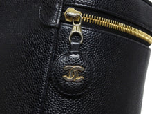 Load image into Gallery viewer, CHANEL シャネル バニティバッグ ハンドバッグ A01998 6番台 キャビアスキン ココマーク ブラック ゴールド金具 美品 中古 4b005989