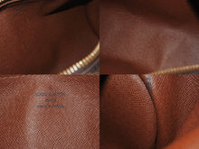 Load image into Gallery viewer, LOUIS VUITTON ルイヴィトン パピヨン26 ハンドバッグ M51366 モノグラム PVC レザー ブラウン ゴールド金具 美品 中古 4b005992