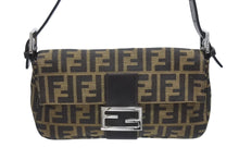 画像をギャラリービューアに読み込む, 極美品 FENDI フェンディ マンマバケット ワンショルダーバッグ 26424 ズッカ柄 キャンバス レザー ブラウン シルバー金具 中古 4b006012