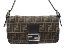 画像をギャラリービューアに読み込む, FENDI フェンディ マンマバケット ワンショルダーバッグ 26424 ズッカ柄 キャンバス レザー ブラウン シルバー金具 美品 中古 4b006014
