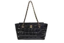 Load image into Gallery viewer, CHANEL シャネル チョコバー トートバッグ ショルダーバッグ 7番台 パテントレザー エナメル ココマーク ブラック 美品 中古 4b006080