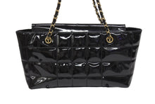 Load image into Gallery viewer, CHANEL シャネル チョコバー トートバッグ ショルダーバッグ 7番台 パテントレザー エナメル ココマーク ブラック 美品 中古 4b006080