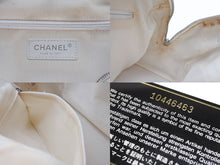 画像をギャラリービューアに読み込む, CHANEL シャネル シェブロン Vステッチ ハンドバッグ 10番台 A30899 ココマーク ホワイト シルバー金具 美品 中古 4b006082