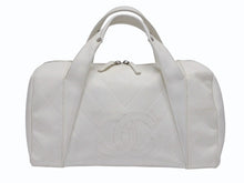 画像をギャラリービューアに読み込む, CHANEL シャネル シェブロン Vステッチ ハンドバッグ 10番台 A30899 ココマーク ホワイト シルバー金具 美品 中古 4b006082