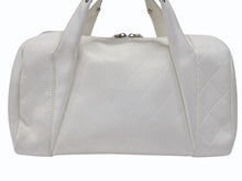 画像をギャラリービューアに読み込む, CHANEL シャネル シェブロン Vステッチ ハンドバッグ 10番台 A30899 ココマーク ホワイト シルバー金具 美品 中古 4b006082