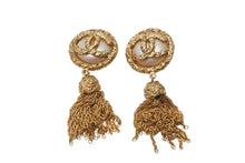 Load image into Gallery viewer, CHANEL シャネル VINTAGE ヴィンテージ ココマーク イヤリング 重量約65.2g フリンジ フェイクパール 両耳用 美品 中古 4b006096