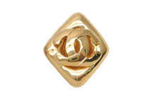 Load image into Gallery viewer, 極美品 CHANEL シャネル ココマーク イヤリング 重量約20.6g 97P刻印 ゴールド メタル GP 菱形 両耳用 中古 4b006097