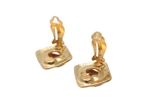 Load image into Gallery viewer, 極美品 CHANEL シャネル ココマーク イヤリング 重量約20.6g 97P刻印 ゴールド メタル GP 菱形 両耳用 中古 4b006097