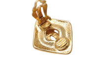 Load image into Gallery viewer, 極美品 CHANEL シャネル ココマーク イヤリング 重量約20.6g 97P刻印 ゴールド メタル GP 菱形 両耳用 中古 4b006097