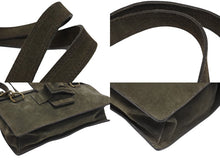 Load image into Gallery viewer, MIUMIU ミュウミュウ スウェード ワンショルダーバッグ クラッチバッグ 2WAY カーキ エンボスロゴ アンティークゴールド金具 良品 中古 4b006115