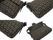 画像をギャラリービューアに読み込む, 極美品 FENDI フェンディ ズッキーノ柄 マンマバケット ワンショルダーバッグ 8BR000 ブラウン ガンメタリック金具 中古 4b006144