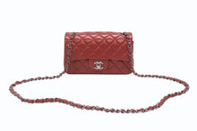 Load image into Gallery viewer, 極美品 CHANEL シャネル ミニマトラッセ20 Sフラップ Sチェーンショルダーバッグ 18番台 ココマーク ラムスキン レッド 中古 4b006149