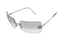 Load image into Gallery viewer, CHANEL シャネル リムレス グラデーション サングラス ココマーク シルバー ラインストーン メタル 62☐17 4017-D アイウェア 小物 美品 中古 4b006164