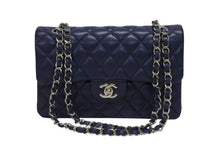 Load image into Gallery viewer, 新品同様 CHANEL シャネル マトラッセ23 Wフラップ Wチェーン ショルダーバッグ 20番台 キャビアスキン ココマーク ネイビー 中古 4b006168