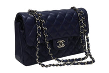 Load image into Gallery viewer, 新品同様 CHANEL シャネル マトラッセ23 Wフラップ Wチェーン ショルダーバッグ 20番台 キャビアスキン ココマーク ネイビー 中古 4b006168