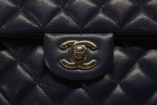 Load image into Gallery viewer, 新品同様 CHANEL シャネル マトラッセ23 Wフラップ Wチェーン ショルダーバッグ 20番台 キャビアスキン ココマーク ネイビー 中古 4b006168