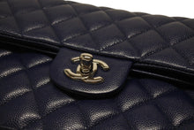 Load image into Gallery viewer, 新品同様 CHANEL シャネル マトラッセ23 Wフラップ Wチェーン ショルダーバッグ 20番台 キャビアスキン ココマーク ネイビー 中古 4b006168
