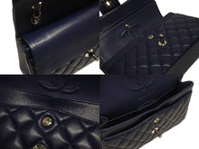 Load image into Gallery viewer, 新品同様 CHANEL シャネル マトラッセ23 Wフラップ Wチェーン ショルダーバッグ 20番台 キャビアスキン ココマーク ネイビー 中古 4b006168