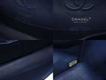 Load image into Gallery viewer, 新品同様 CHANEL シャネル マトラッセ23 Wフラップ Wチェーン ショルダーバッグ 20番台 キャビアスキン ココマーク ネイビー 中古 4b006168