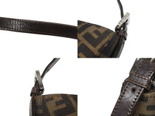 画像をギャラリービューアに読み込む, FENDI フェンディ マンマバケット ワンショルダーバッグ 26424 ズッカ柄 ブラウン キャンバス レザー シルバー金具 美品 中古 4b006181