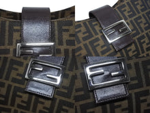 画像をギャラリービューアに読み込む, FENDI フェンディ マンマバケット ワンショルダーバッグ 26424 ズッカ柄 ブラウン キャンバス レザー シルバー金具 美品 中古 4b006181