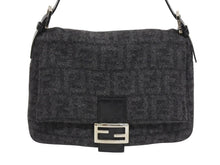 画像をギャラリービューアに読み込む, FENDI フェンディ マンマバケット ワンショルダーバッグ ズッカ柄 ブラック グレー ウール レザー シルバー金具 美品 中古 4b006182