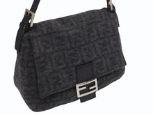 画像をギャラリービューアに読み込む, FENDI フェンディ マンマバケット ワンショルダーバッグ ズッカ柄 ブラック グレー ウール レザー シルバー金具 美品 中古 4b006182