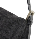 画像をギャラリービューアに読み込む, FENDI フェンディ マンマバケット ワンショルダーバッグ ズッカ柄 ブラック グレー ウール レザー シルバー金具 美品 中古 4b006182