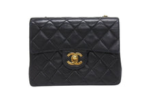 画像をギャラリービューアに読み込む, 極美品 CHANEL シャネル ミニマトラッセ 17 チェーンショルダーバッグ 1番台 ラムスキン ココマーク ブラック ゴールド金具 中古 4b006189