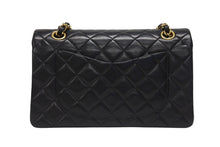Load image into Gallery viewer, 極美品 CHANEL シャネル マトラッセ23 Wフラップ Wチェーンショルダーバッグ A01113 2番台 ココマーク ラムスキン ブラック 中古 4b006199
