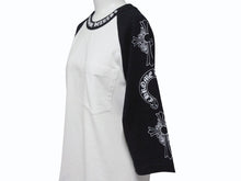 画像をギャラリービューアに読み込む, 極美品 CHROME HEARTS クロムハーツ ネックロゴ 袖マルチプリント 七分丈 ラグラン 長袖Tシャツ ブラック ホワイト サイズS 中古 4b006231