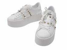 Load image into Gallery viewer, 極美品 Valentino Garavani ヴァレンティノ ガラヴァーニ スタッズ スニーカー ホワイト レザー 靴 ロゴ サイズ35 1/2 SZGG8W2 中古 4b006277