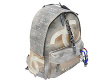 Load image into Gallery viewer, 新品同様 激レア シャネル CHANEL A92352 2014年コレクション グラフィティ ペイント リュック グレー アクト2 中古 4b006304