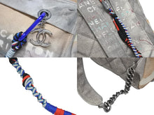 Load image into Gallery viewer, 新品同様 激レア シャネル CHANEL A92352 2014年コレクション グラフィティ ペイント リュック グレー アクト2 中古 4b006304