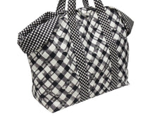 Load image into Gallery viewer, 極美品 CHANEL シャネル クルーズライン ギンガムチェック トートバッグ ボストンバッグ ホワイト ブラック 14番台 ココマーク シルバー金具 中古 4b006306