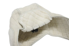 Load image into Gallery viewer, 新品未使用 CHANEL シャネル ココ ネージュ フライトキャップ パイロットキャップ AAA429 ココマーク フェイクファー スウェード 中古 4b006311