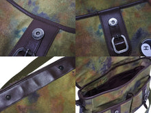 Load image into Gallery viewer, 極美品 CHANEL シャネル エンブロイダリー メッセンジャーバッグ 21番台 A92790 グラフィティ カーキ ココマーク 中古 4b006339